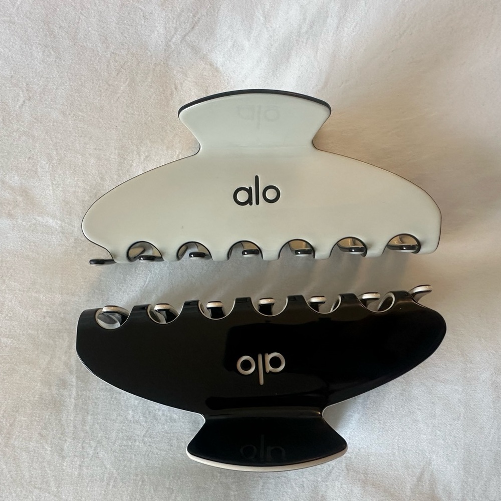 Alo Women's Black and White Hair-accessories